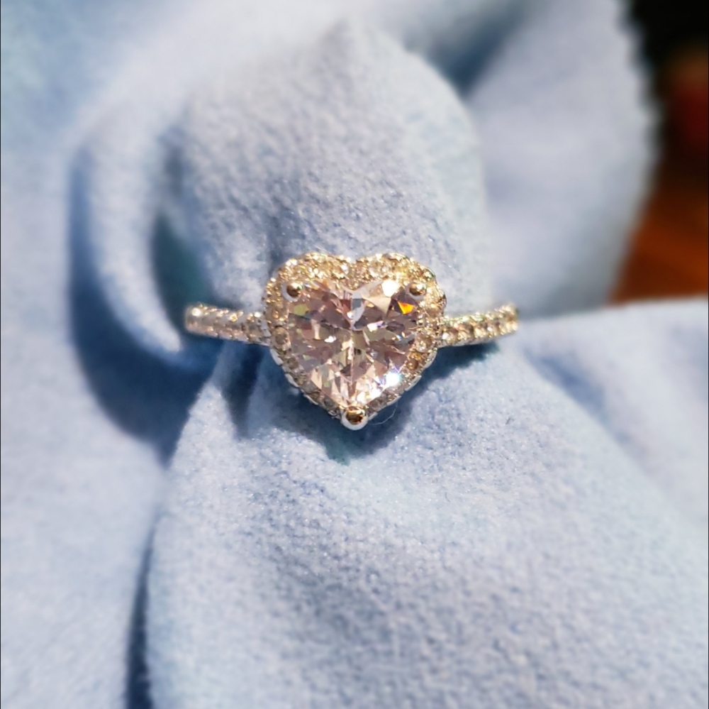 🆕 Silver & Diamond Crystal Halo Heart Ring 🆕